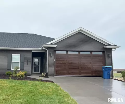 432 N 3rd Ave, Eldridge, IA 52748