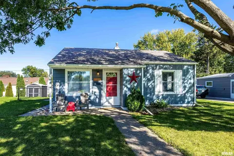 1840 North St, Bettendorf, IA 52722