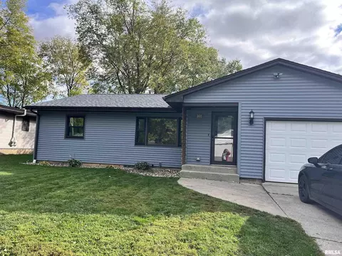 301 E Franklin St, New Windsor, IL 61465