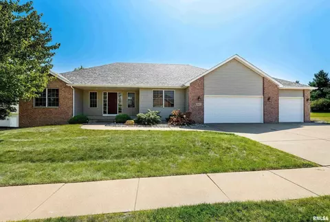 3801 Wilderness St, Bettendorf, IA 52722