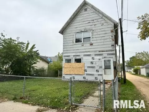614 S 5th St, Clinton, IA 52732