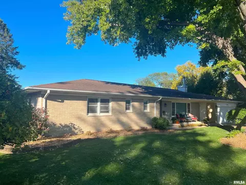 1012 9th Ave N, Clinton, IA 52732