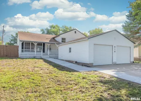 616 4th St, Colona, IL 61241