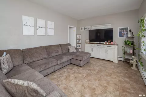 1009 19th Ave, Moline, IL 61265 photo 4