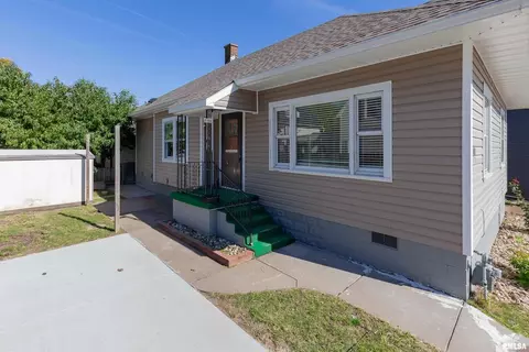 1009 19th Ave, Moline, IL 61265