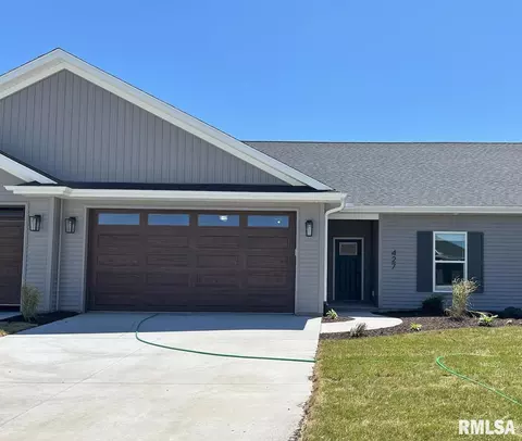 427 N 3rd Ave, Eldridge, IA 52748