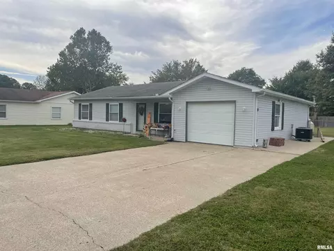 1008 S Oakwood Ln, Marion, IL 62959