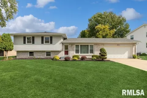 2311 Olympia Dr, Bettendorf, IA 52722