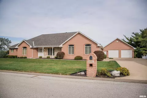 1701 Silverthorne Dr, Quincy, IL 62305