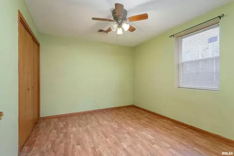 138 5th St, Silvis, IL 61282 photo 11