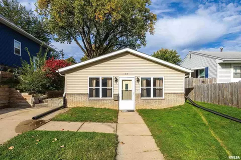 138 5th St, Silvis, IL 61282