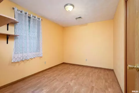 138 5th St, Silvis, IL 61282 photo 12