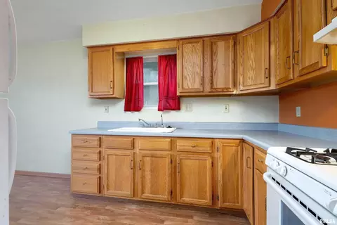 138 5th St, Silvis, IL 61282 photo 5