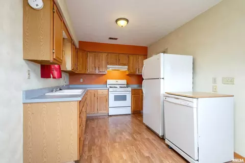 138 5th St, Silvis, IL 61282 photo 4