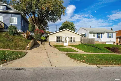 138 5th St, Silvis, IL 61282 photo 2
