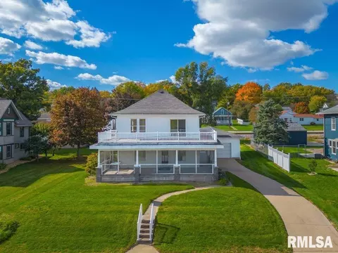 618 S River Dr, Princeton, IA 52768