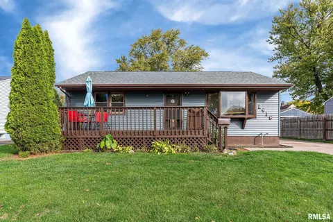 2416 Dugan Ct, Davenport, IA 52804