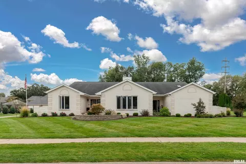 3714 37th Ave, Moline, IL 61265