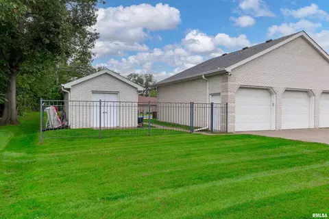 3714 37th Ave, Moline, IL 61265 photo 2