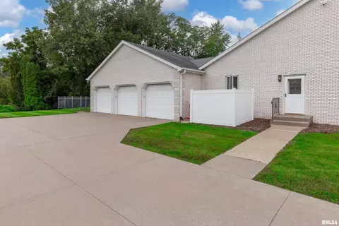 3714 37th Ave, Moline, IL 61265 photo 3
