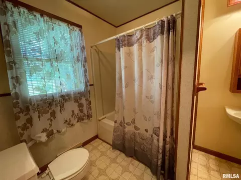 2422 45th St, Moline, IL 61265 photo 17