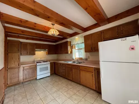 2422 45th St, Moline, IL 61265 photo 8