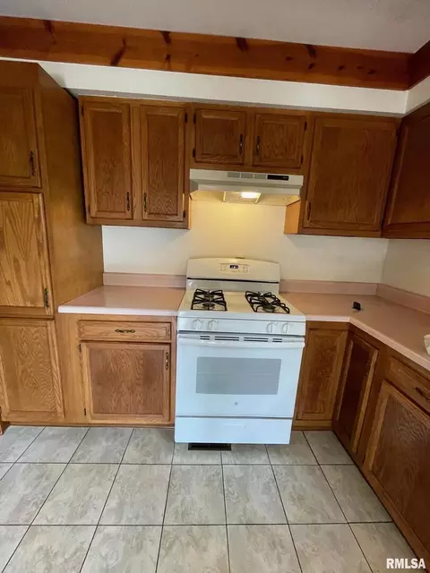 2422 45th St, Moline, IL 61265 photo 11