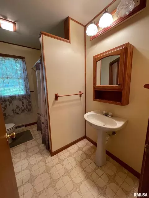 2422 45th St, Moline, IL 61265 photo 16