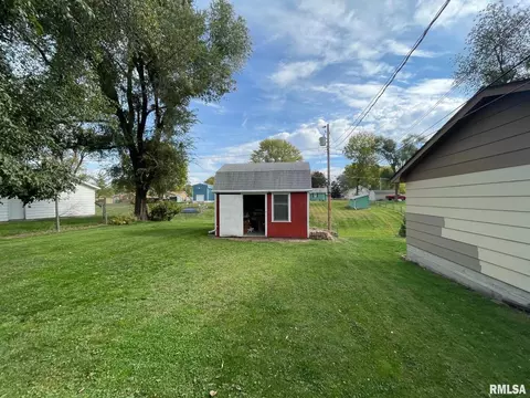 2422 45th St, Moline, IL 61265 photo 3