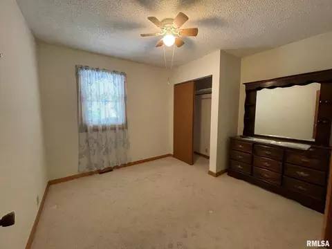 2422 45th St, Moline, IL 61265 photo 13