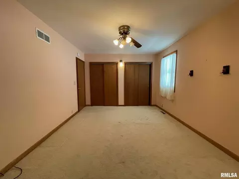 2422 45th St, Moline, IL 61265 photo 12