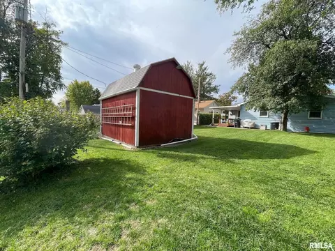 2422 45th St, Moline, IL 61265 photo 4