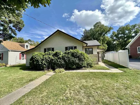 1902 34th St, Moline, IL 61265