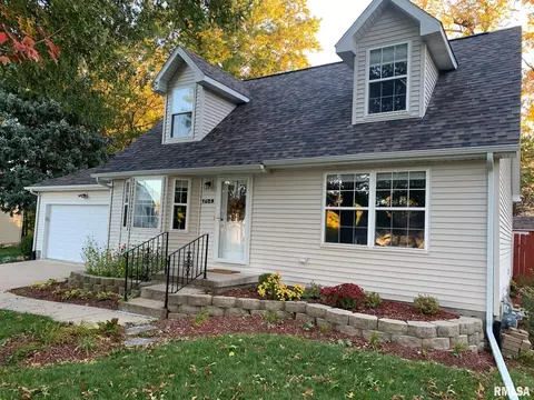 1609 Perkins Ct, Bettendorf, IA 52722