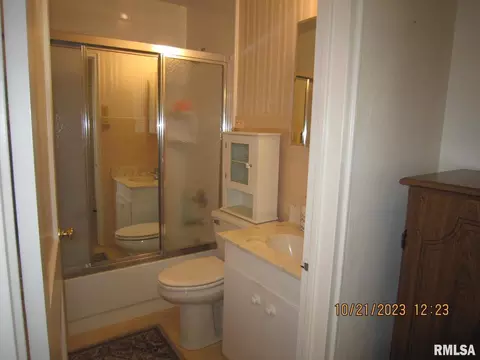 948 40th St, Moline, IL 61265 photo 7