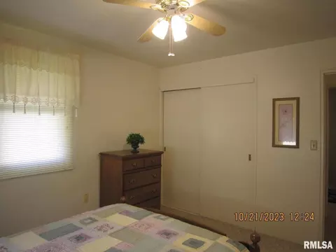 948 40th St, Moline, IL 61265 photo 9