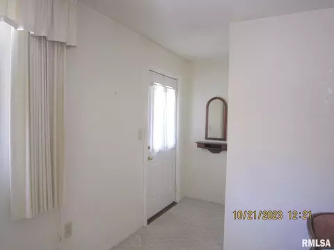 948 40th St, Moline, IL 61265 photo 2