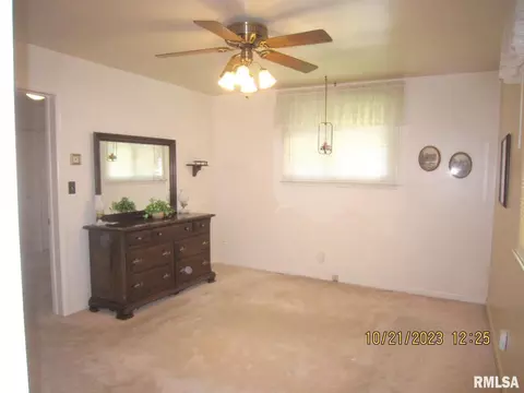 948 40th St, Moline, IL 61265 photo 12