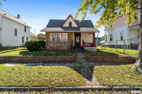 613 W 17th St, Davenport, IA 52803