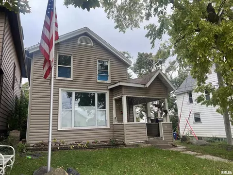 714 S 5th St, Clinton, IA 52732