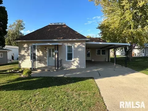 412 Fulton St, Grand Mound, IA 52751