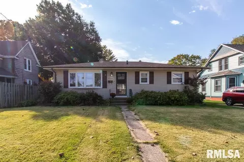 2814 8th Ave, Moline, IL 61265