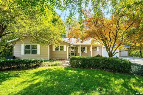 1203 Highland Ct, Bettendorf, IA 52722
