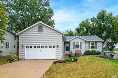 6619 Brookview Ln, Davenport, IA 52806