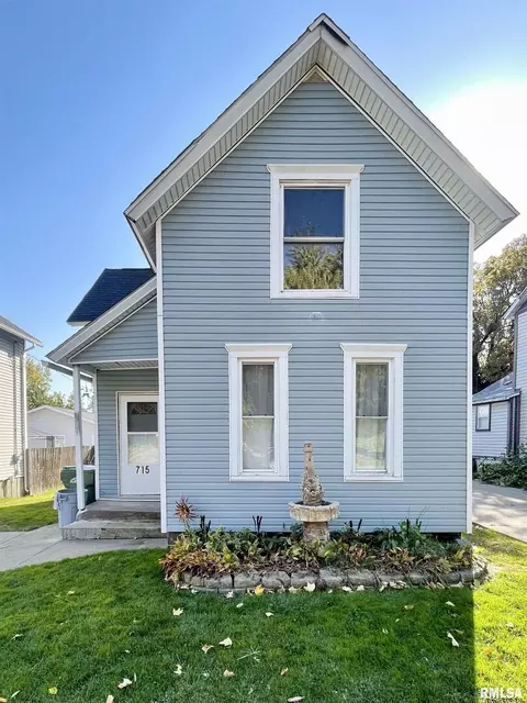 715 11th Ave S, Clinton, IA 52732