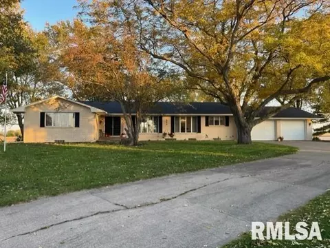 809 8th Ct E, Donahue, IA 52746