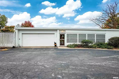 3752 47th Street Dr, Moline, IL 61265
