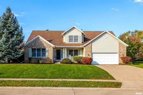 5010 Heatherstone Rd, Bettendorf, IA 52722