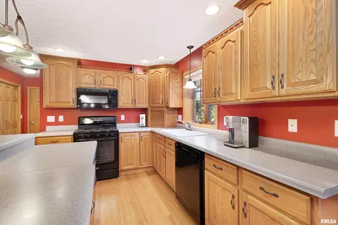 3422 76th St, Moline, IL 61265 photo 17