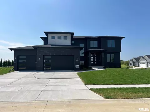 5687 Nolting Ave, Bettendorf, IA 52722